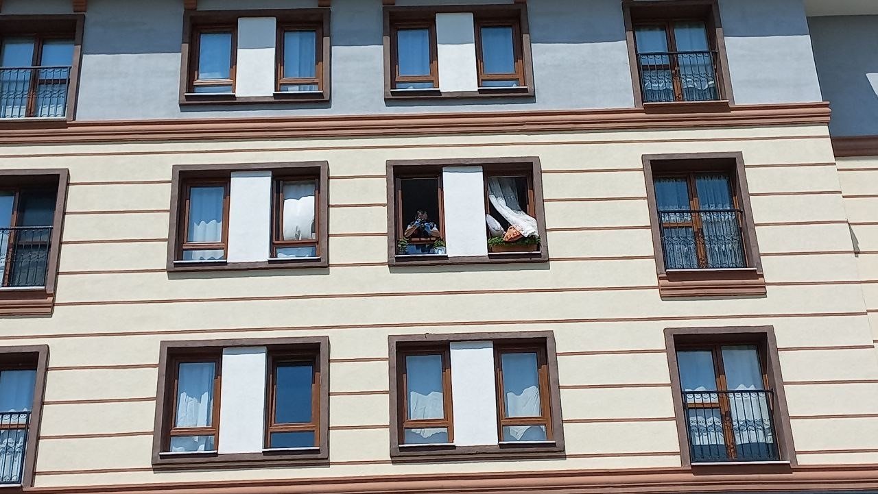 4. kattan düşen yaşlı adam hayatını kaybetti