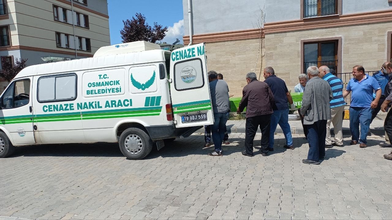 4. kattan düşen yaşlı adam hayatını kaybetti