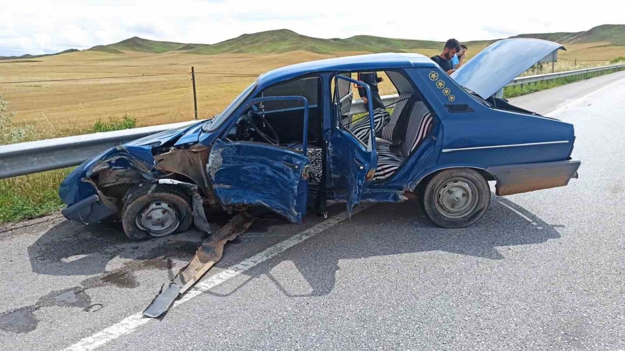 Kavşakta otomobiller çarpıştı: 1 yaralı