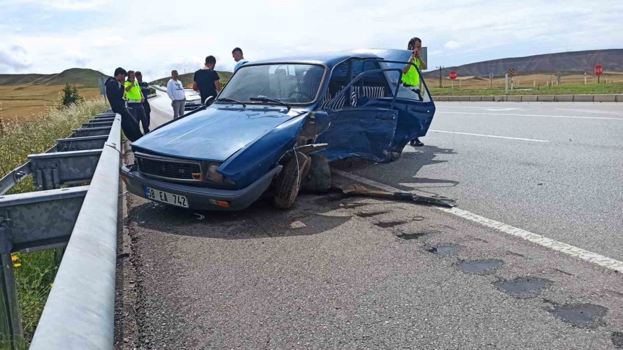Kavşakta otomobiller çarpıştı: 1 yaralı