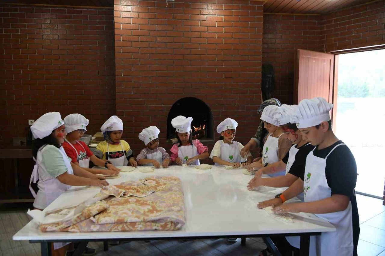 Depremzede çocuklar ekolojik köyü ziyaret etti