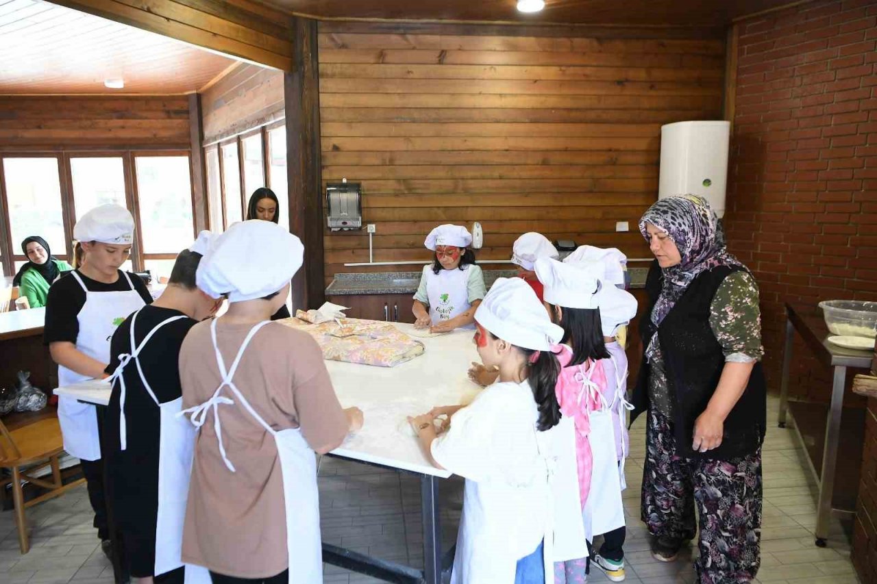 Depremzede çocuklar ekolojik köyü ziyaret etti