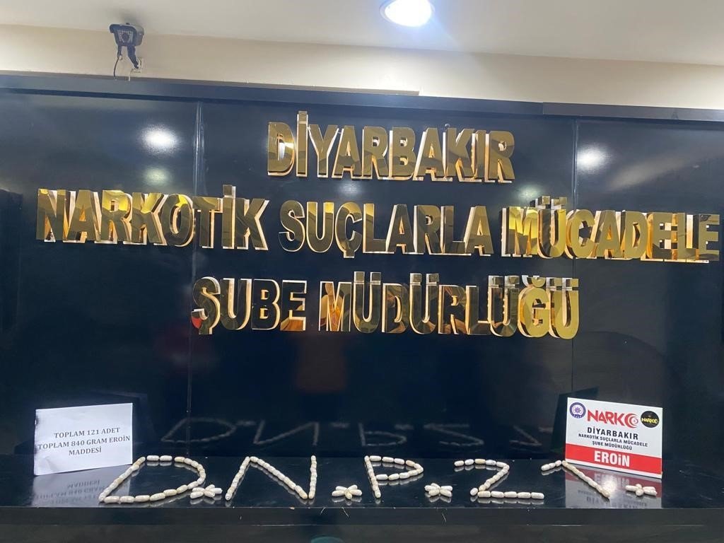 Diyarbakır’da 4 kişinin sindirim sisteminden 840 gram eroin ele geçirildi: 4 kişi tutuklandı