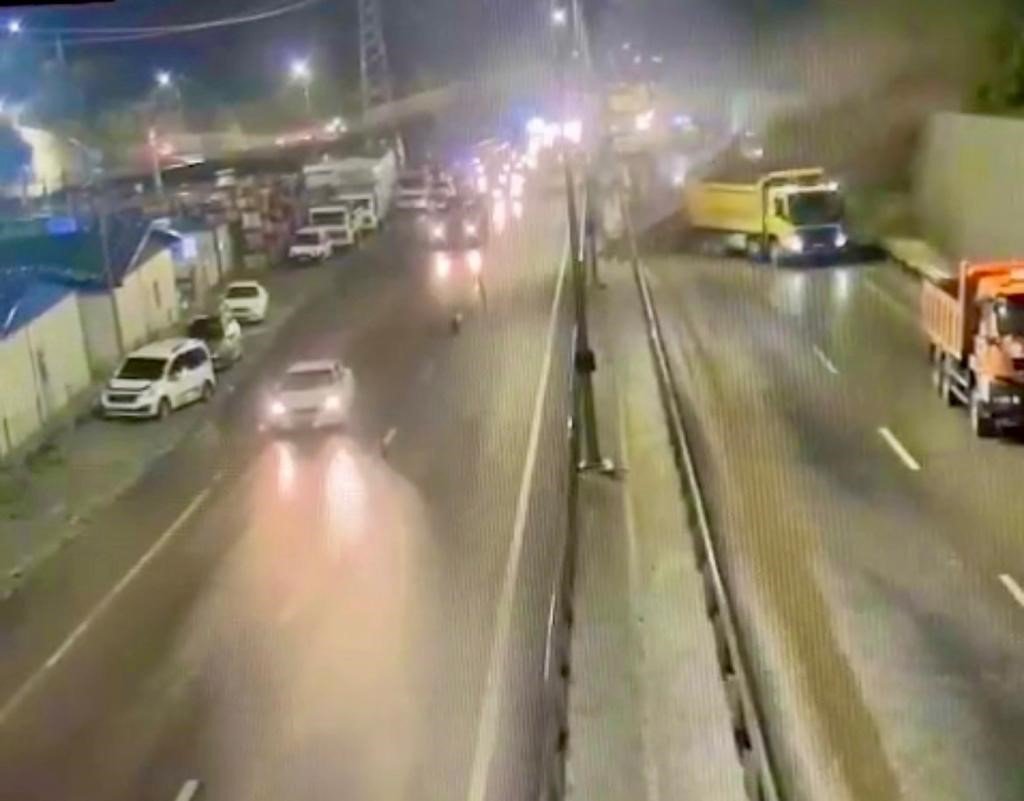 Trabzon-Gümüşhane karayolu işte böyle trafiğe kapandı