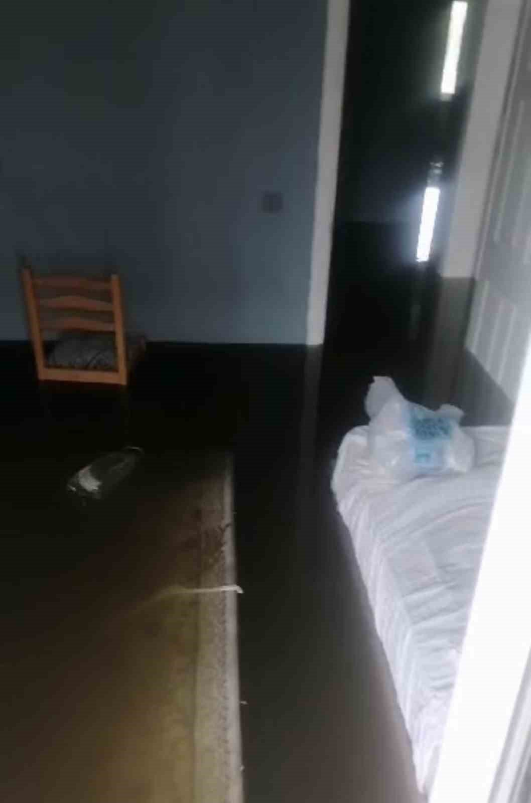 Saltukova’da depremzedelerin evleri sular altında kaldı