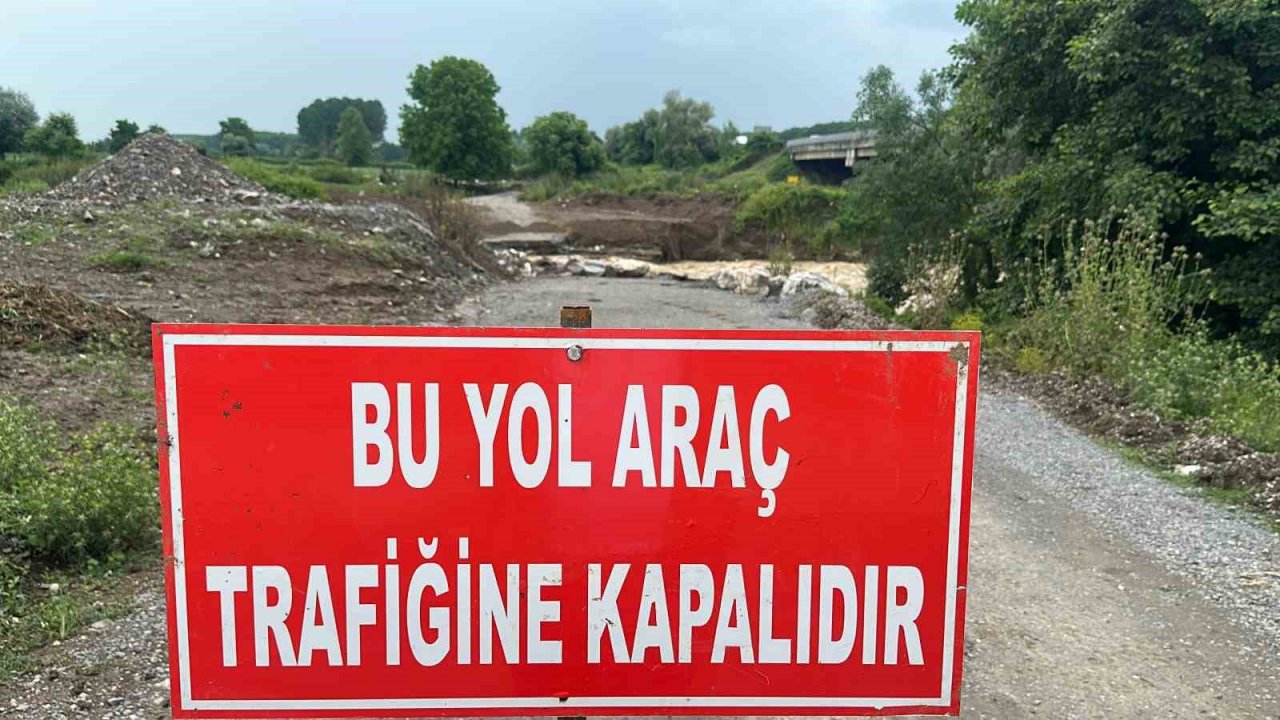 Düzce’de sağanak sebebiyle 2 köprü yıkıldı