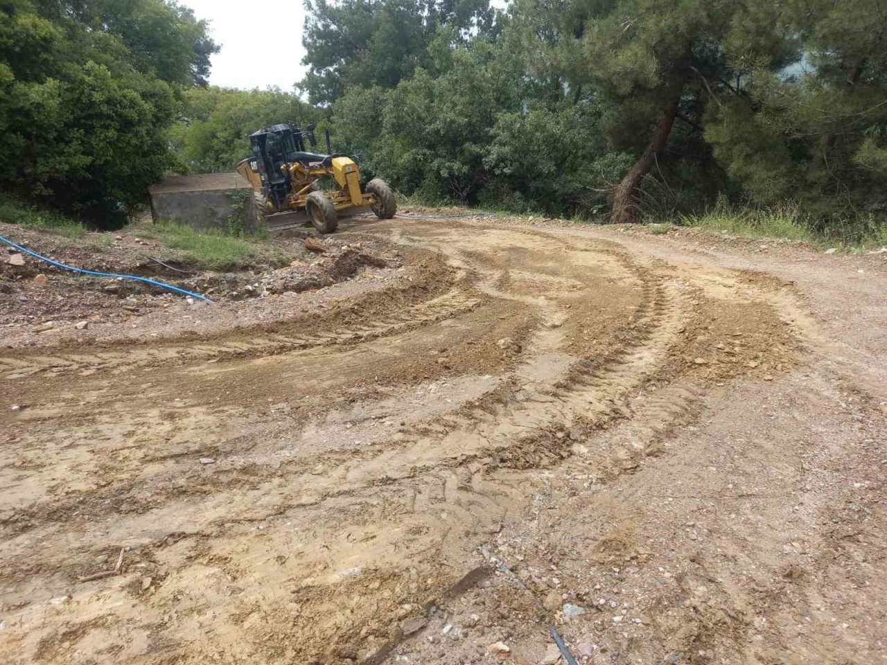 Efeler Belediyesi’nden kapanan yollara müdahale