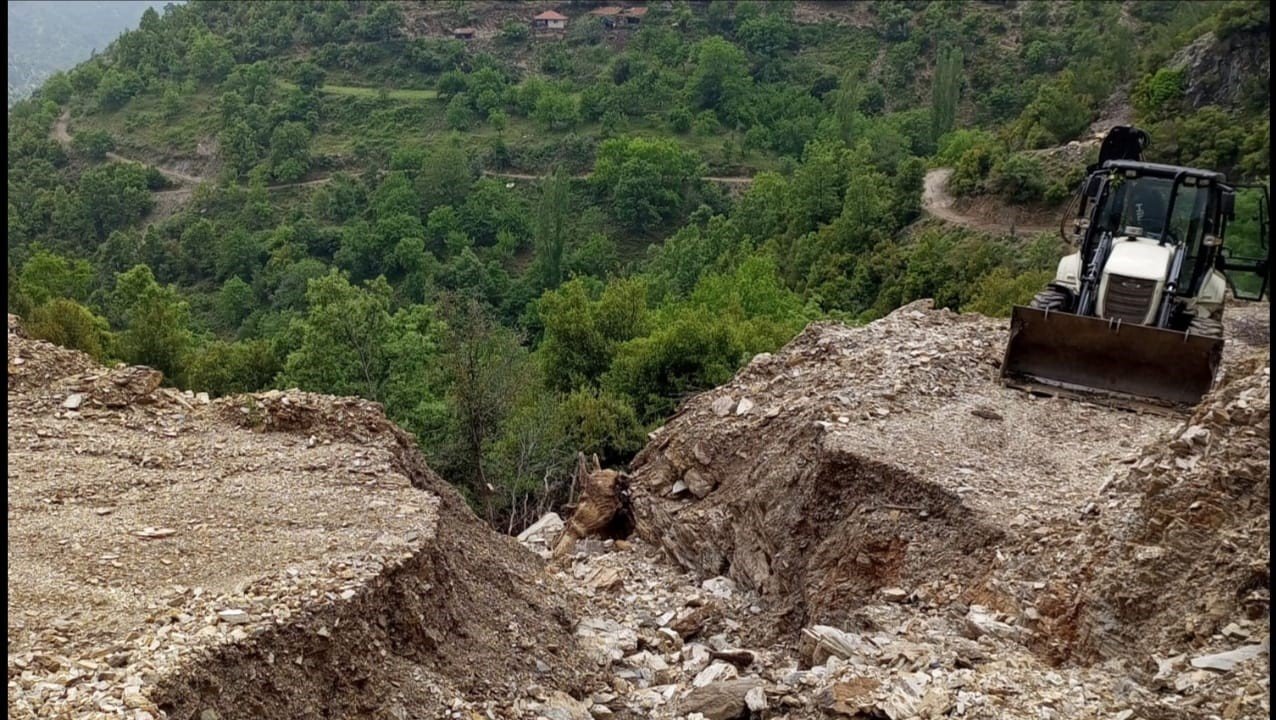 Efeler Belediyesi’nden kapanan yollara müdahale