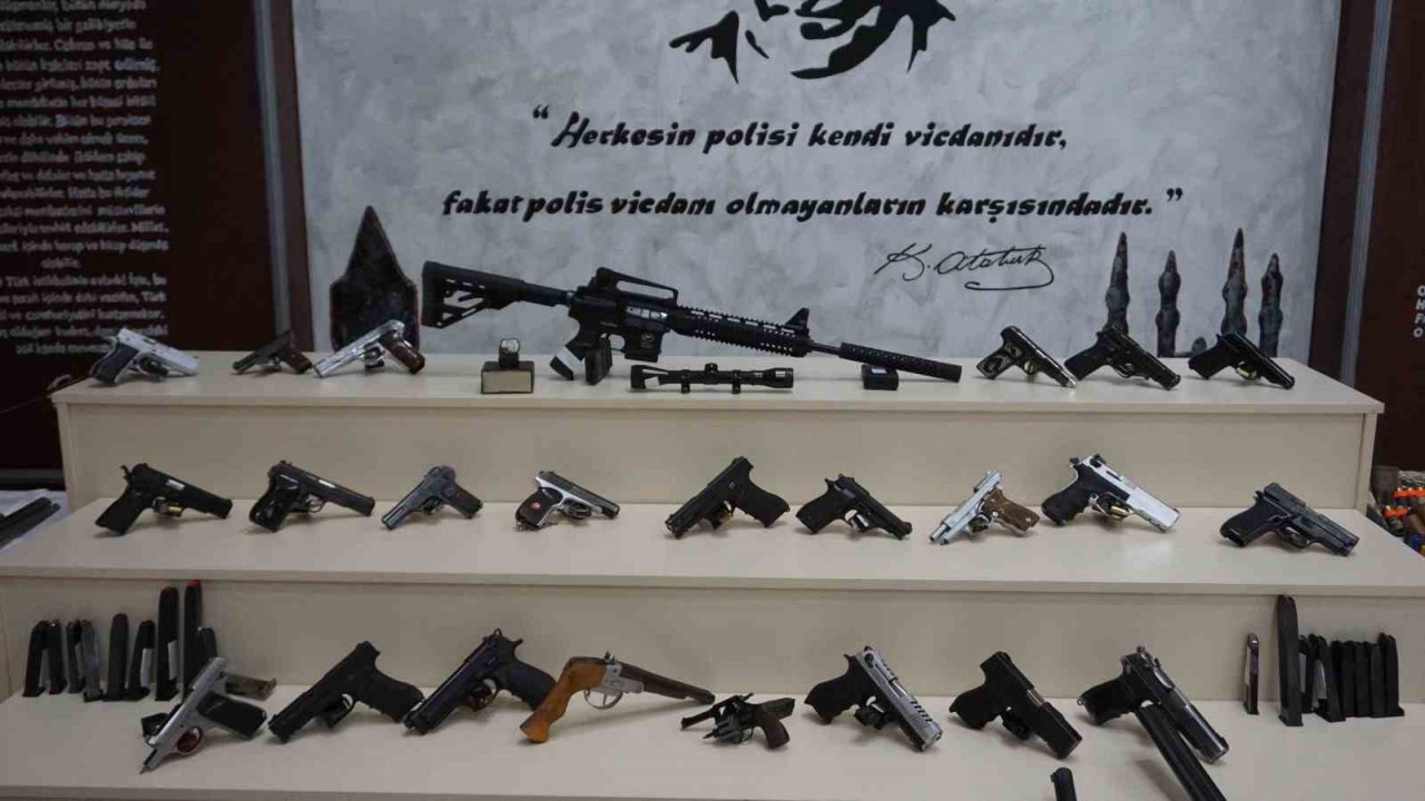 Edirne’de ruhsatsız silah operasyonu: Çıkanlar cephaneliği aratmadı