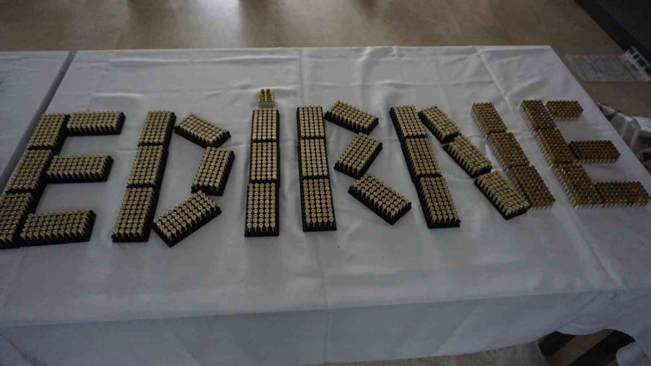 Edirne’de ruhsatsız silah operasyonu: Çıkanlar cephaneliği aratmadı