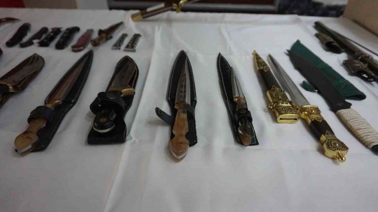 Edirne’de ruhsatsız silah operasyonu: Çıkanlar cephaneliği aratmadı