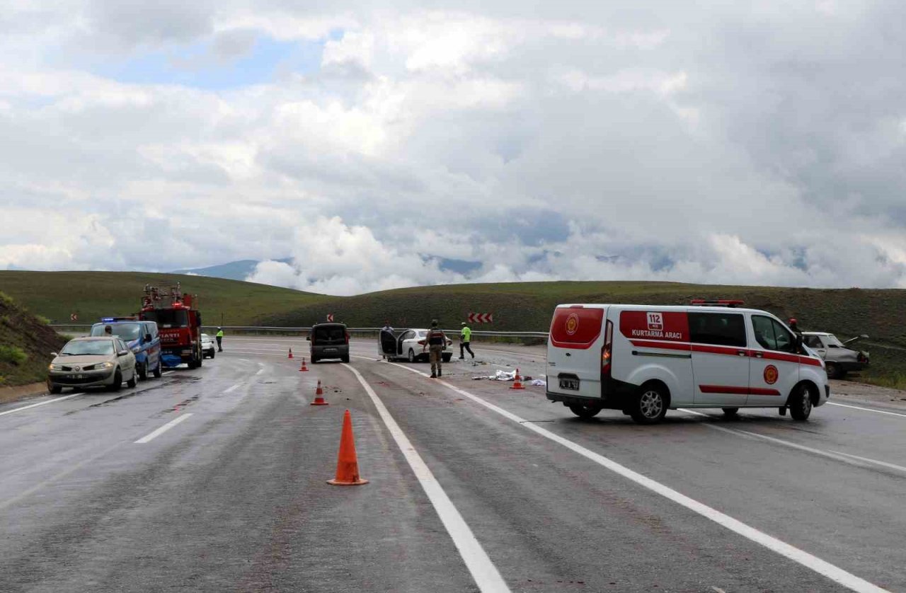 Erzincan’da trafik kazası: 2 yaralı