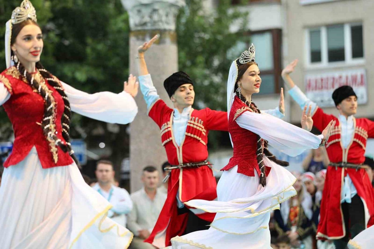 Bergama Festivaline Hadise damgası