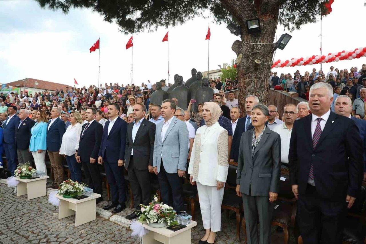 Bergama Festivaline Hadise damgası