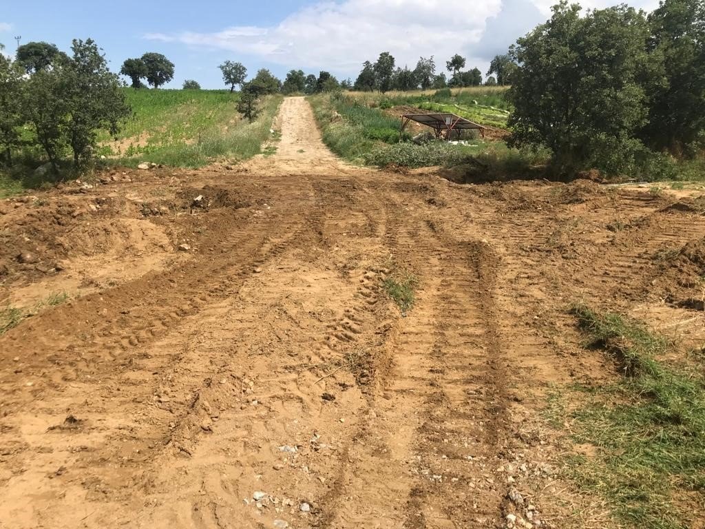 Eşme’de selden zarar gören yollar onarıldı