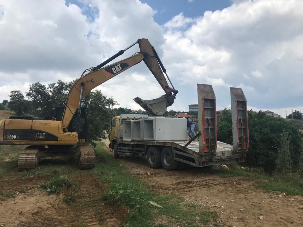 Eşme’de selden zarar gören yollar onarıldı