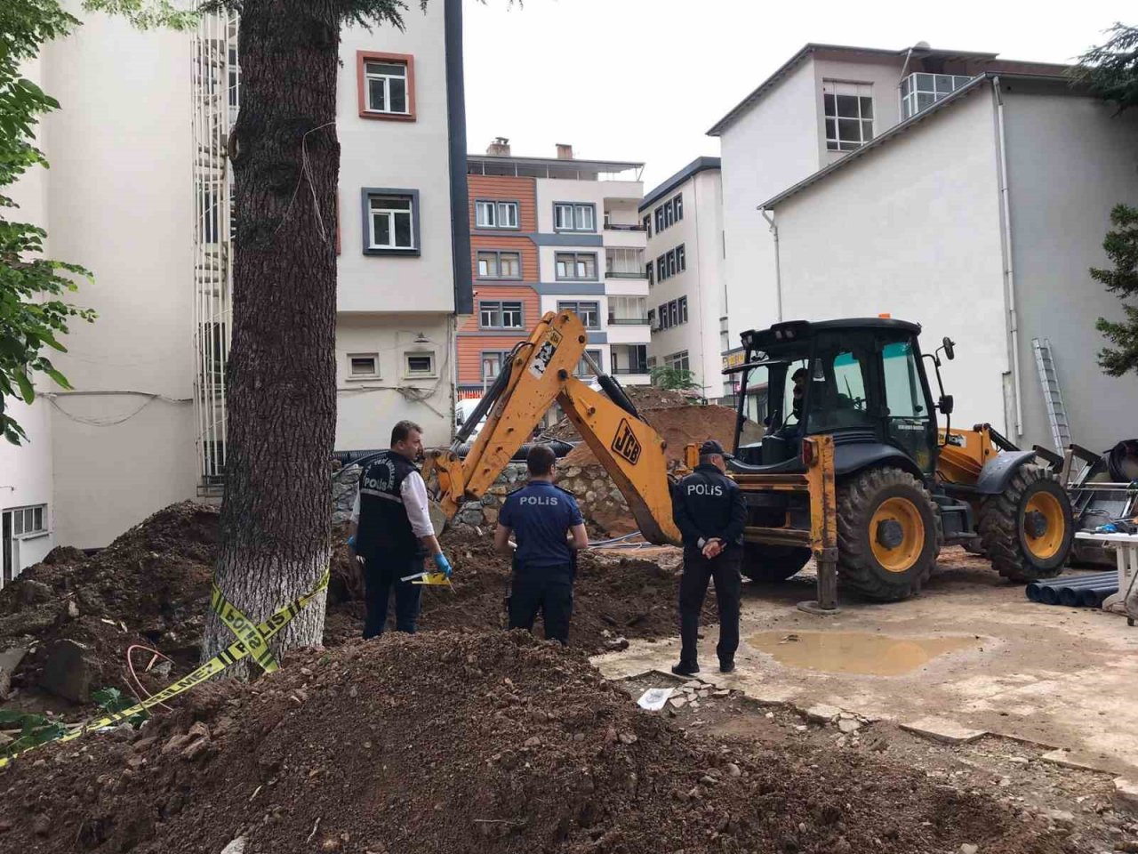 Gümüşhane’de kanalizasyon kazısında kafatası bulunan alanda çalışmalar genişletildi