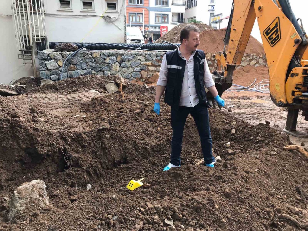 Gümüşhane’de kanalizasyon kazısında kafatası bulunan alanda çalışmalar genişletildi