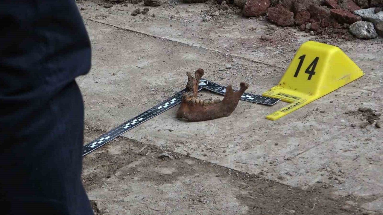 Gümüşhane’de kanalizasyon kazısında kafatası bulunan alanda çalışmalar genişletildi