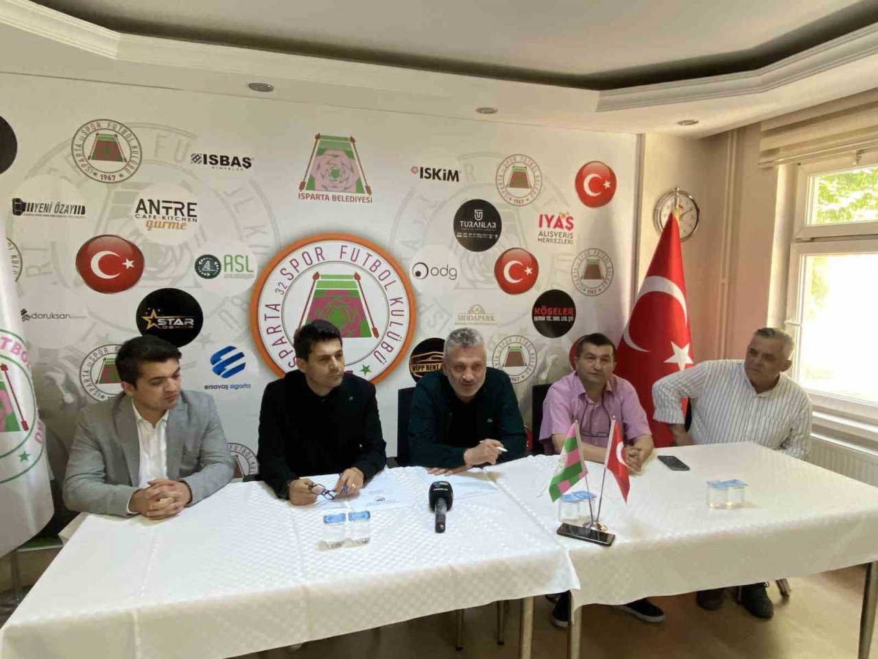 Isparta 32 Spor, Hakan Hayati Karaca ile sözleşme imzaladı