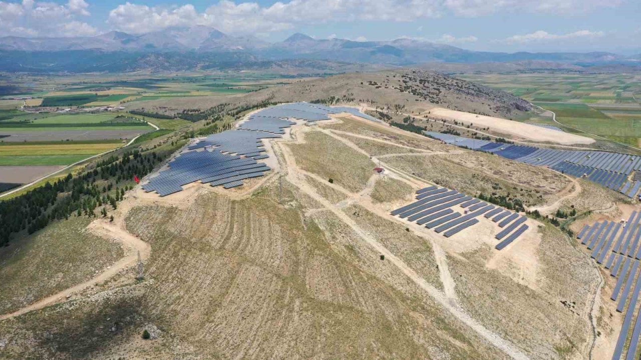 Isparta Belediyesi atıl arazileri güneş enerjisi santrallerine dönüştürdü