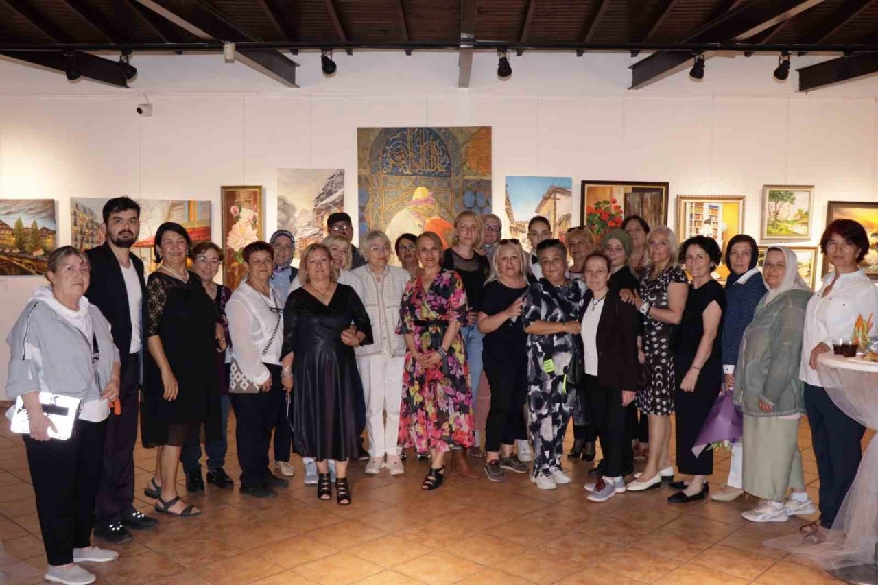 "Palet" karma sergisi sanatseverleri bekliyor