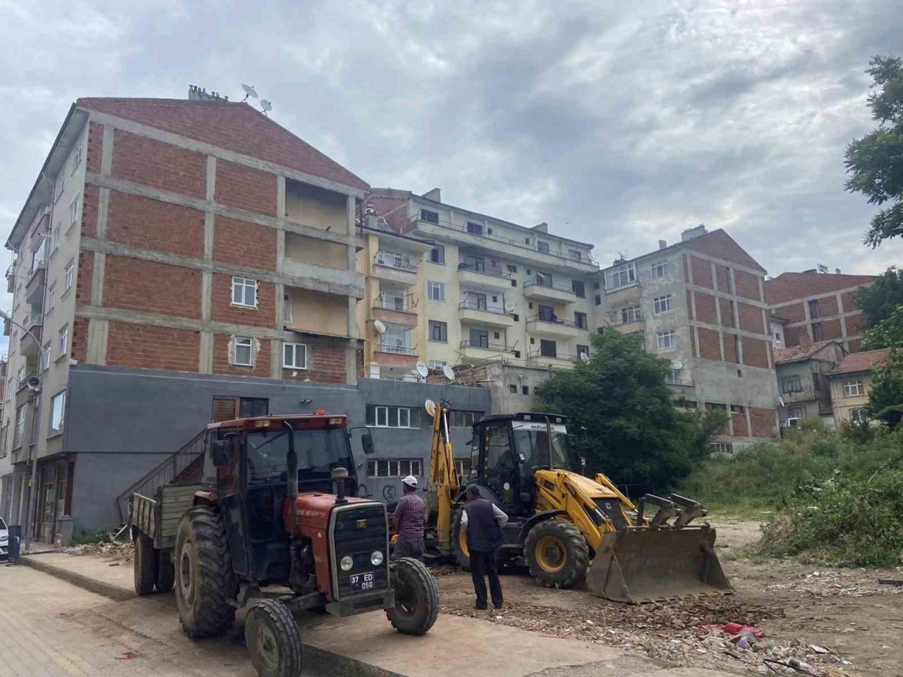 Taşköprü’de 13 metruk bina yıkıldı