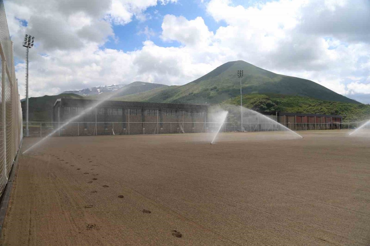 Büyükkılıç: “Yüksek İrtifa Kamp Merkezi’nde 4 sahayı daha hizmete açıyoruz”