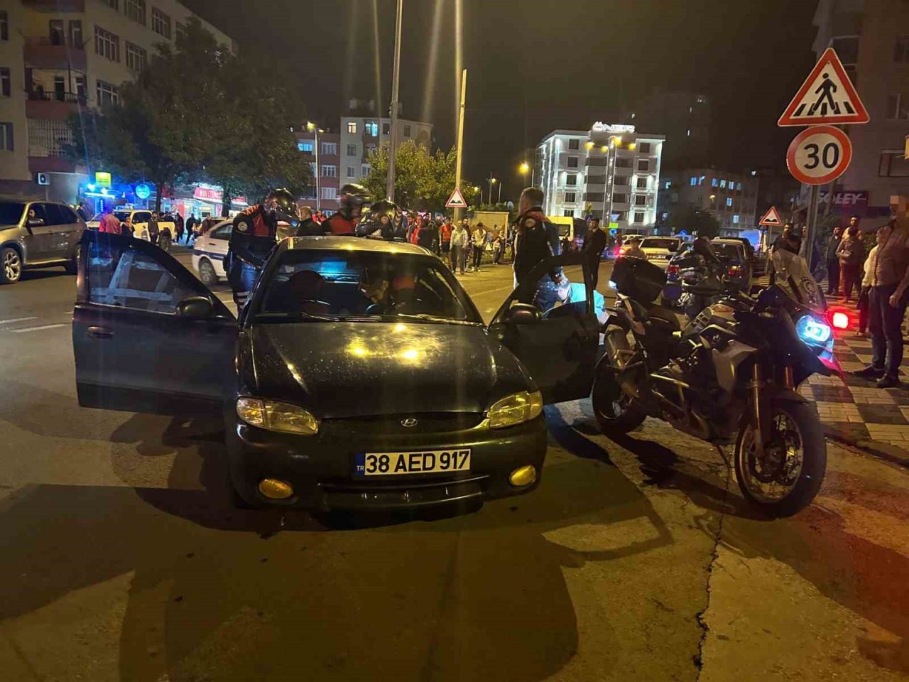 Kayseri’de uygulamadan kaçan 2 şahıs kovalamaca sonucu yakayı ele verdi