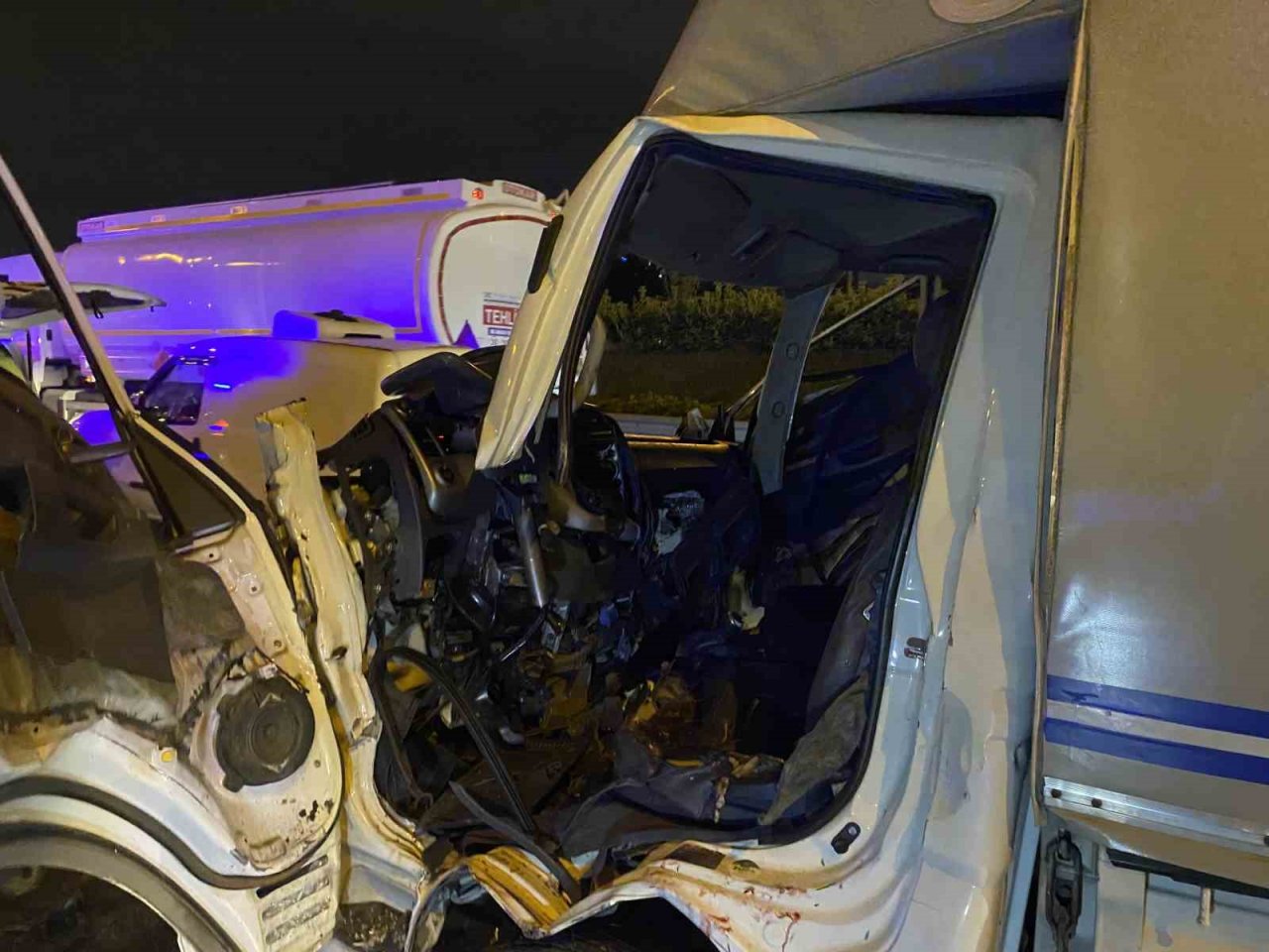 Mahmutbey İstoç önünde peş peşe karşılıklı trafik kazası: 3 ağır yaralı