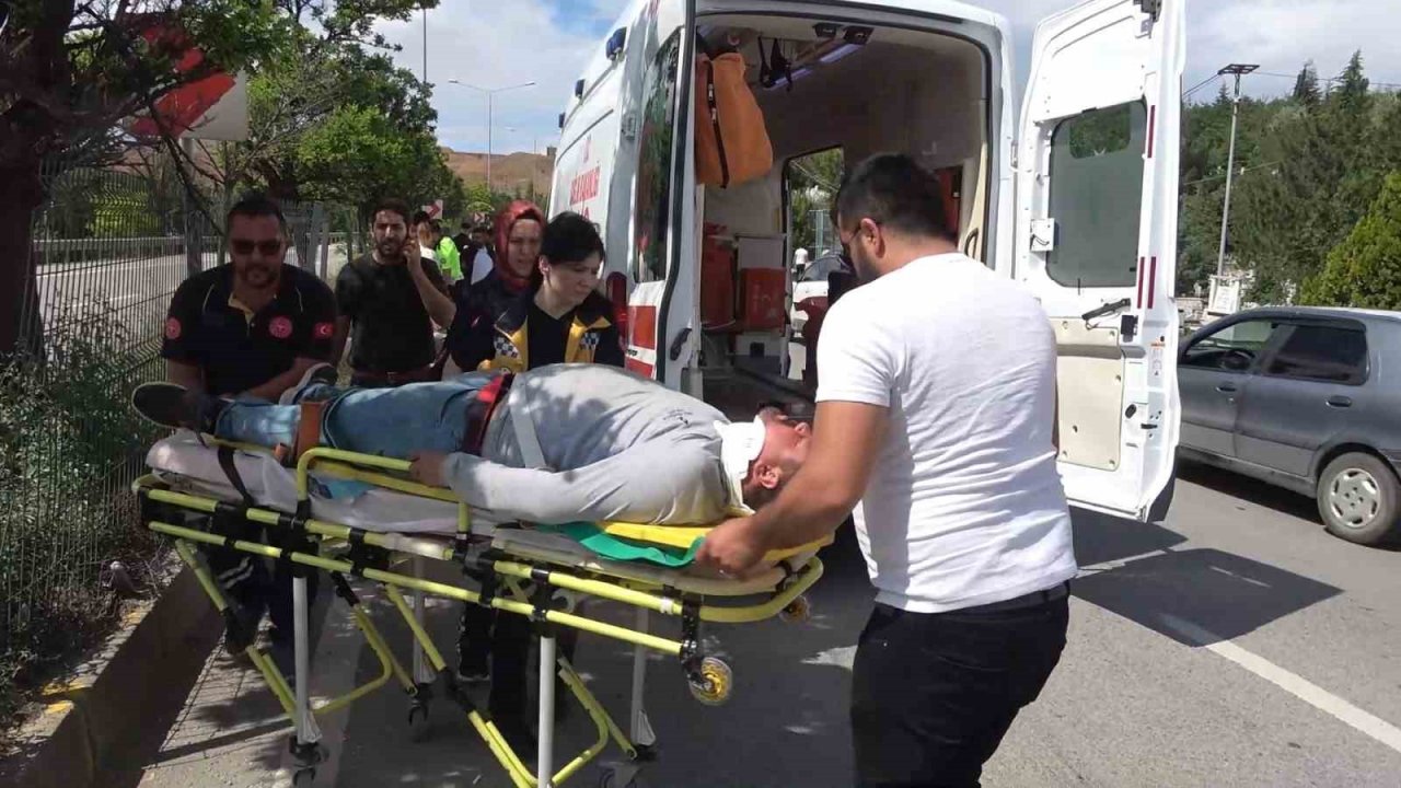 Otomobil ile elektrikli bisiklet çarpıştı: 1 yaralı