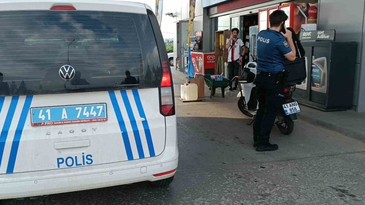 Motosiklette dengesini kaybedip düştü