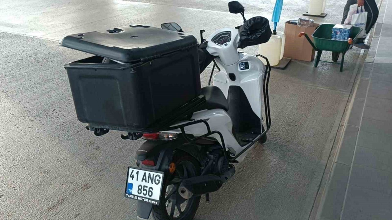 Motosiklette dengesini kaybedip düştü