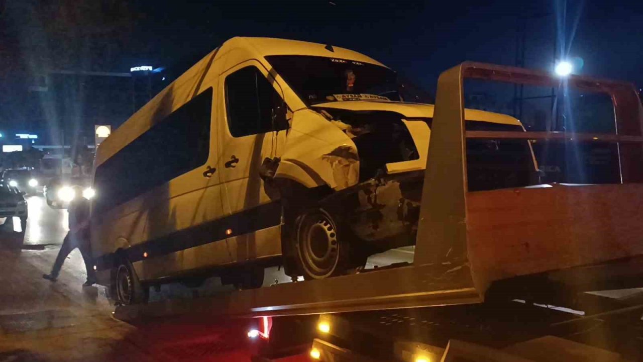 "Dur" ihtarına uymayan alkollü minibüs sürücüsü polisi peşine taktı