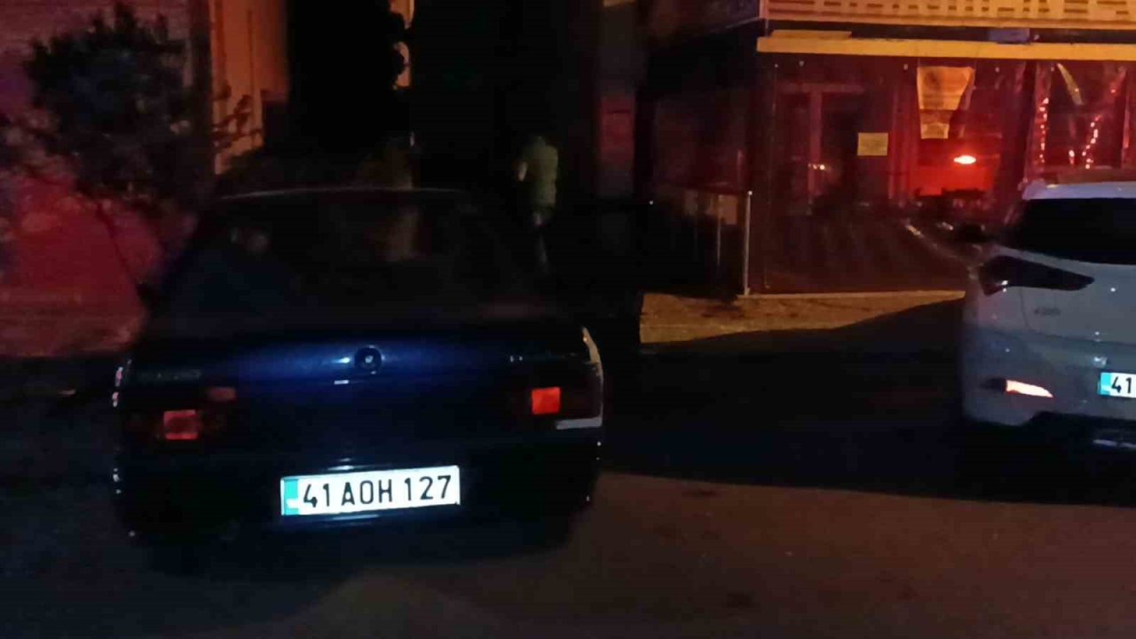 Kontrolden çıkan otomobil trafik levhasına çarptı: 1 yaralı