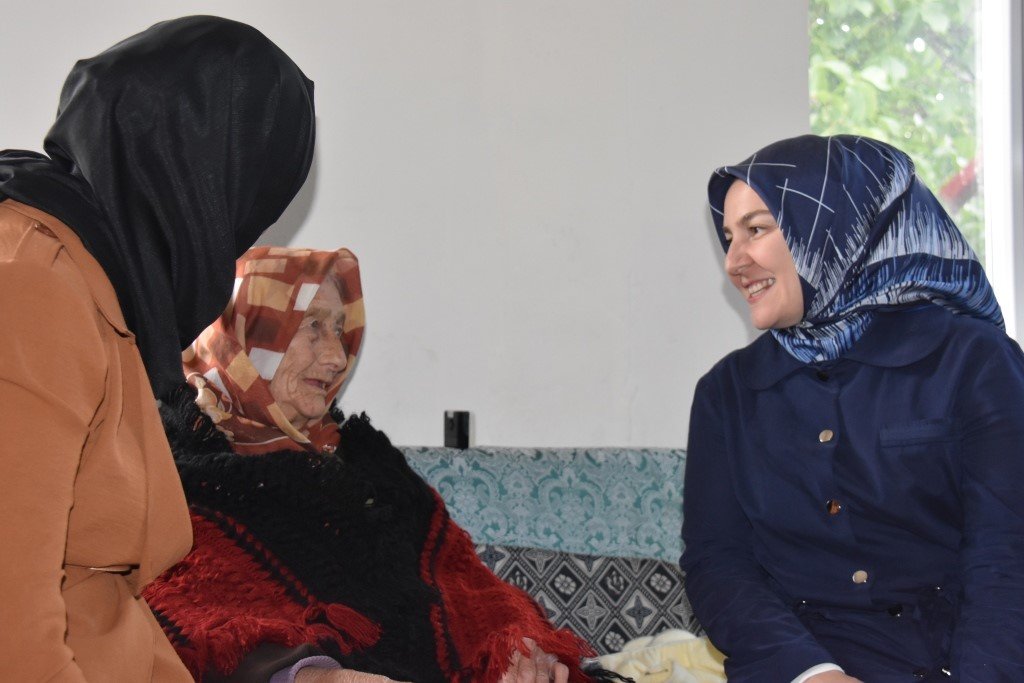 Başkanın Eşi Fatma Çolakbayrakdar, ‘Gönül Kazan’ı ile gönülleri kazanmaya devam ediyor