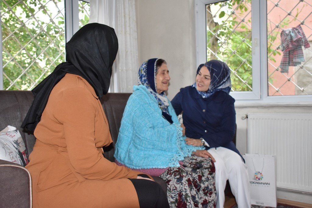 Başkanın Eşi Fatma Çolakbayrakdar, ‘Gönül Kazan’ı ile gönülleri kazanmaya devam ediyor