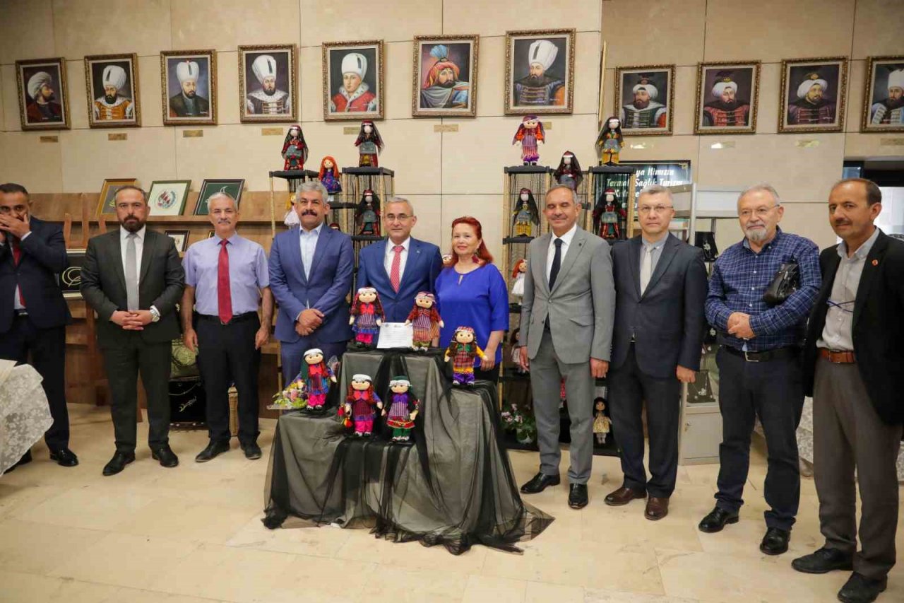 Kütahya’da üreten kadınların yıl sonu sergisi