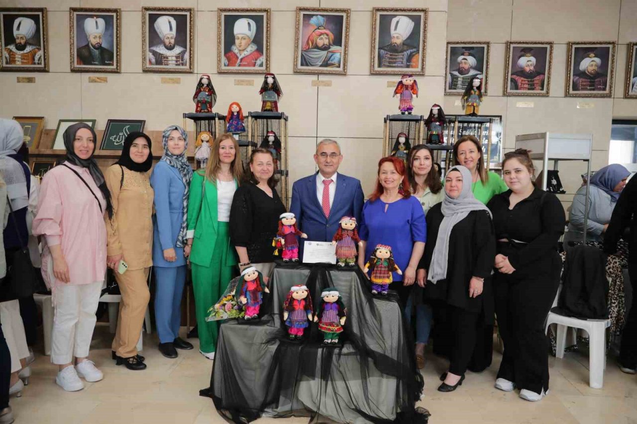 Kütahya’da üreten kadınların yıl sonu sergisi