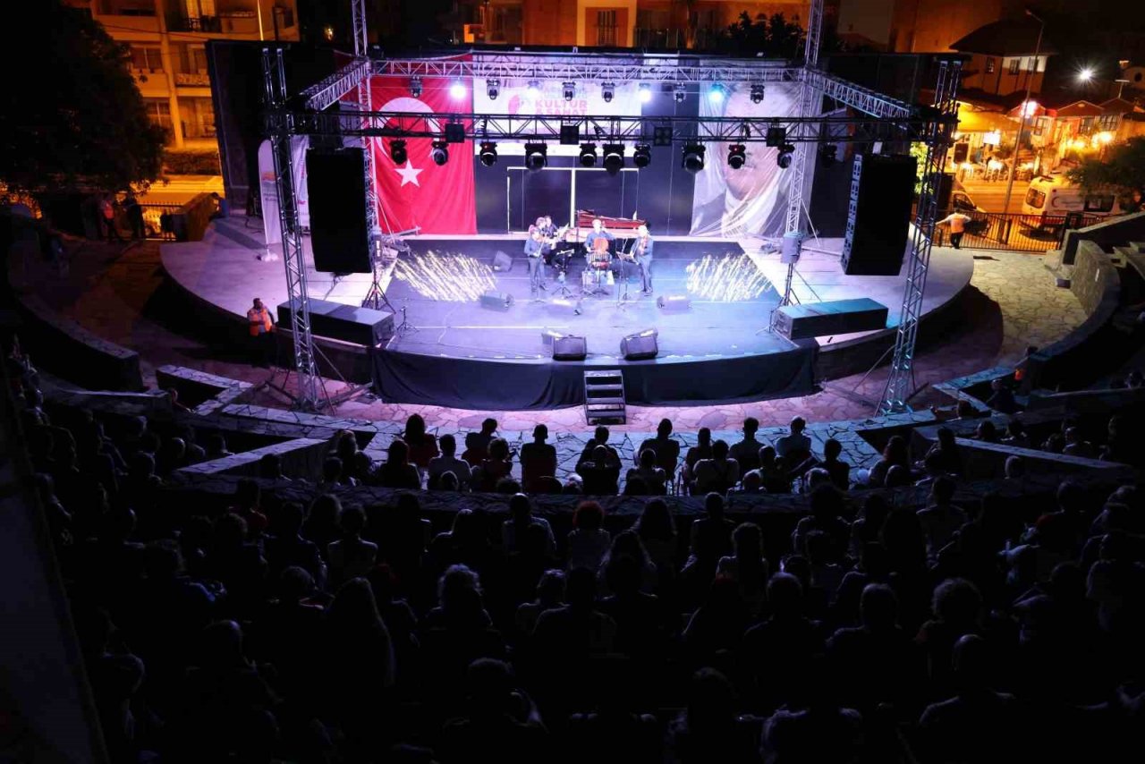 Marmaris’te müzik şöleni