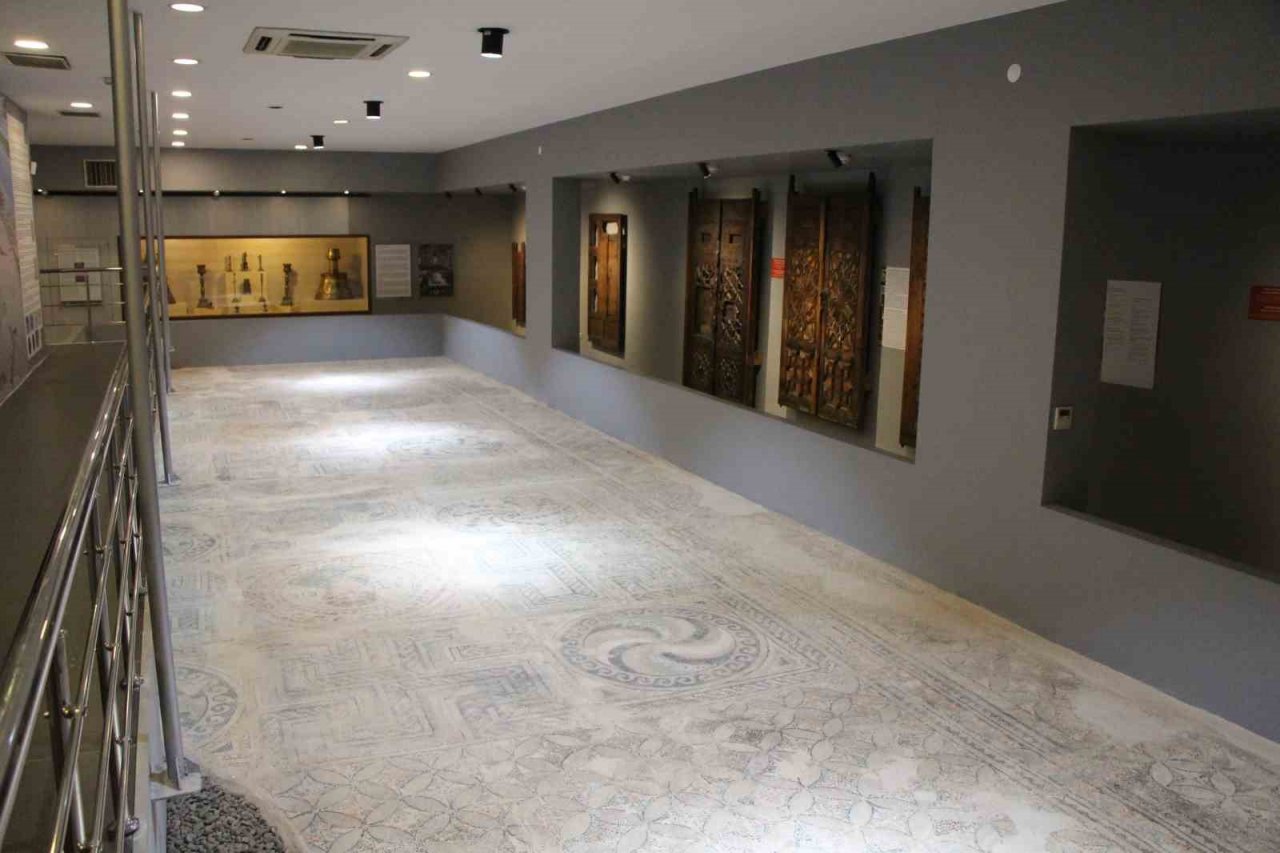 Amasya’da bin 700 yıllık ’mozaik’ sergilenmeye başlandı