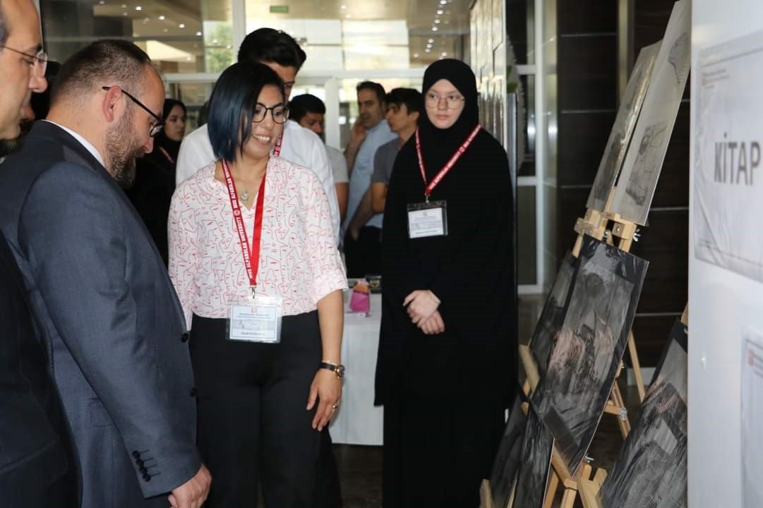 Üniversite öğrencileri eserlerini sergiledi