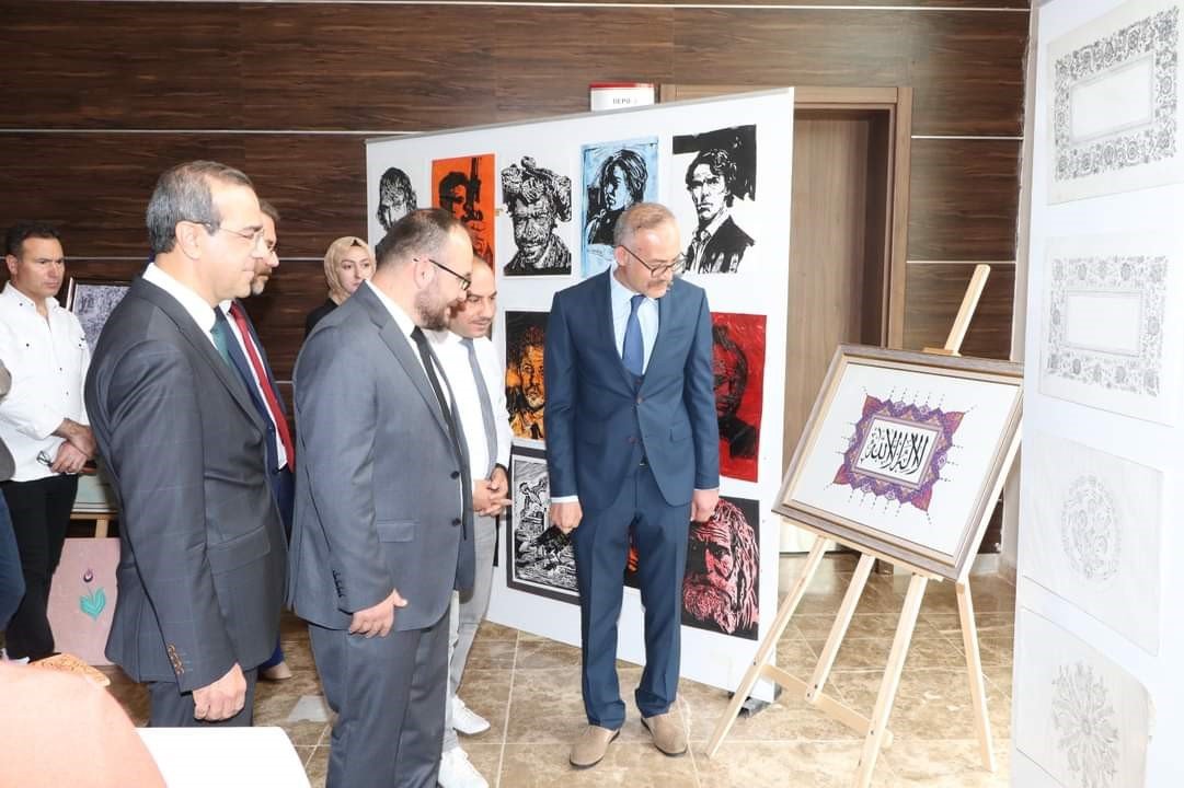 Üniversite öğrencileri eserlerini sergiledi