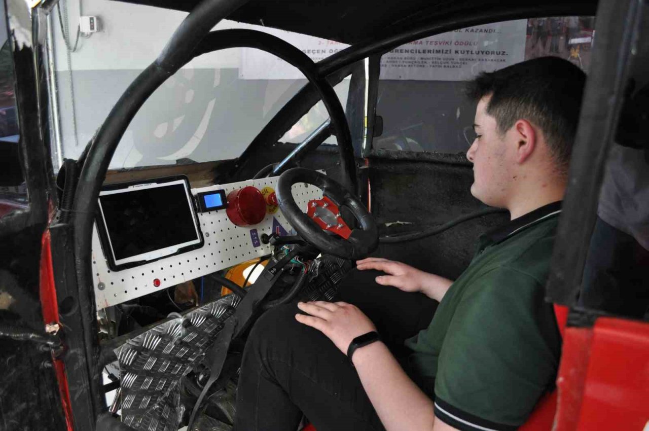 Geliştirdikleri elektrikli otomobil ile TEKNOFEST’te birincilik hedefliyorlar