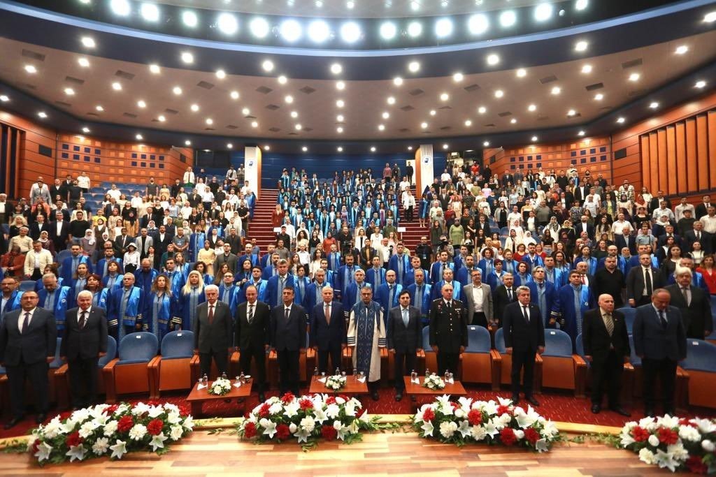 PAÜ’de mezuniyet coşkusu başladı