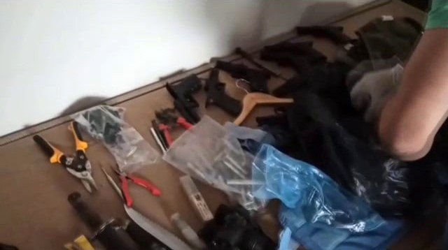 Polisten silah ve mühimmat kaçakçılığı operasyonu: 17 gözaltı