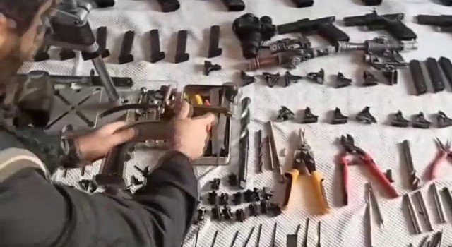 Polisten silah ve mühimmat kaçakçılığı operasyonu: 17 gözaltı