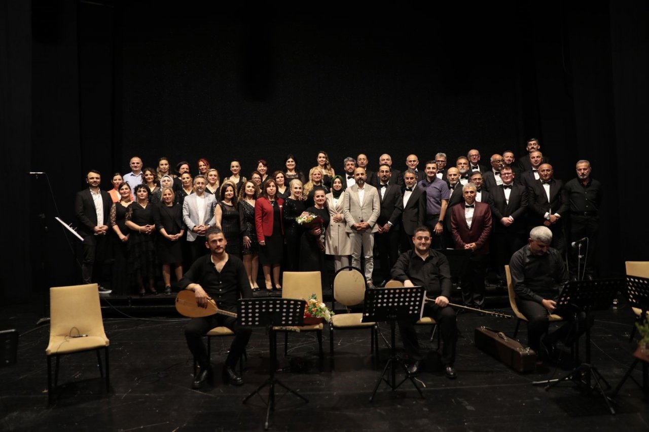 Sağlık çalışanları sahnede: Akılcı ilaç kullanımına dikkat çektiler