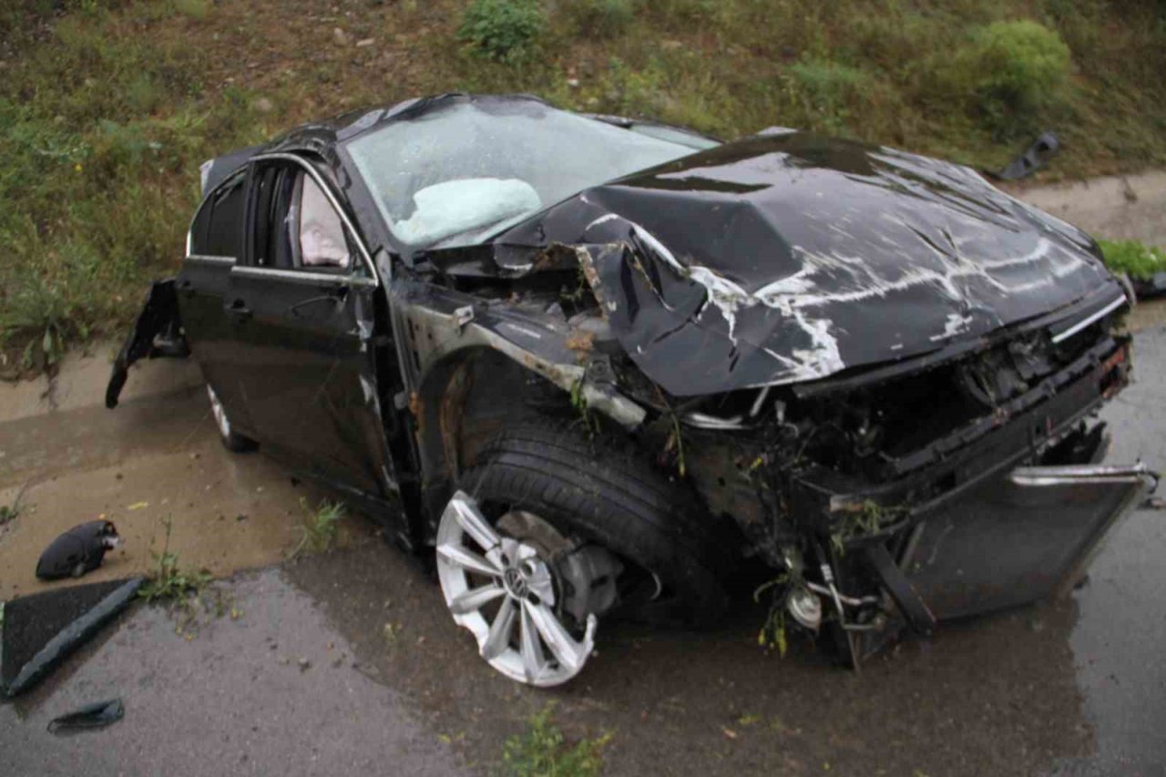 Yağış kazaya neden oldu, 3 kişi yaralandı