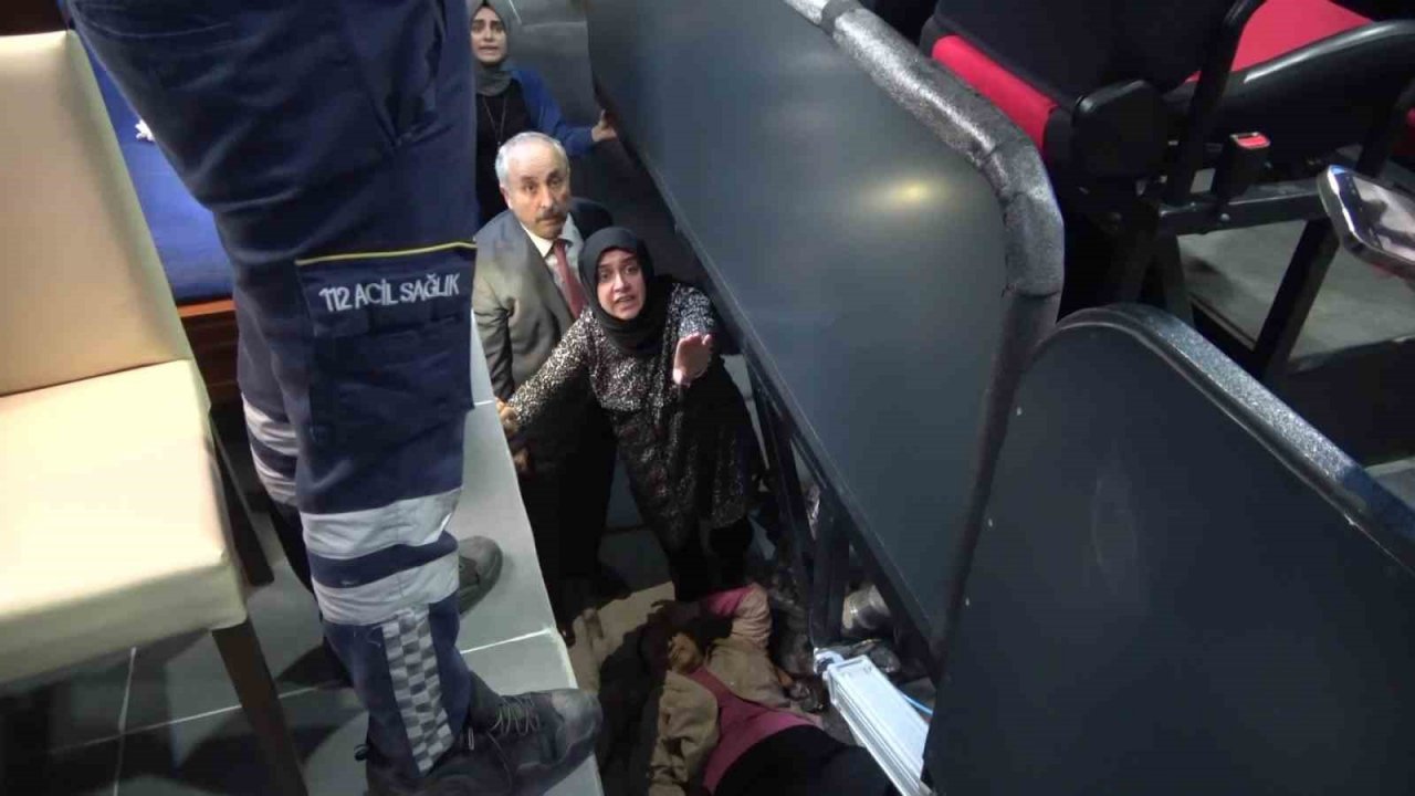 Düşerek yaralanan kadına ilk yardım doktor başkandan